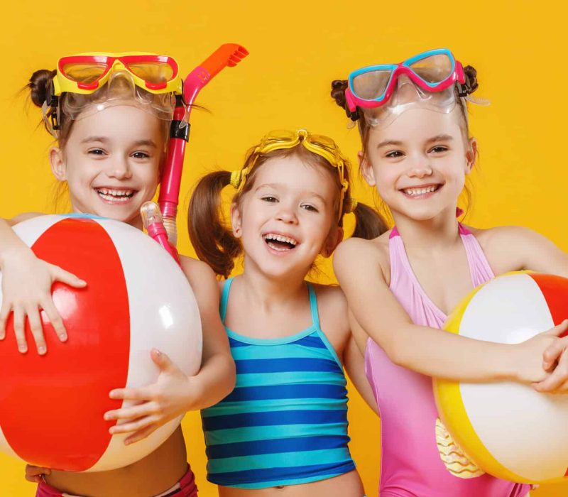 Funny,Funny,Happy,Children,Jumping,In,Swimsuit,And,Swimming,Glasses